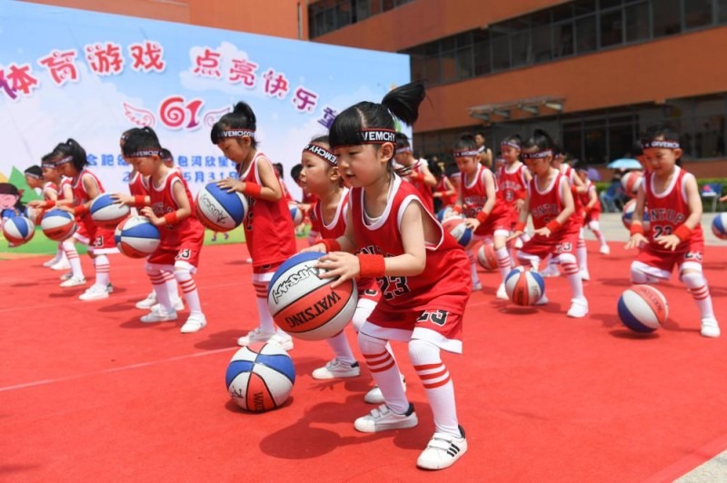 广东男篮胡明轩需休整，赵睿小伤需养生，青岛男篮果断裁员两外援