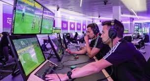 篮球NBA球队教练讨论轮换阵容