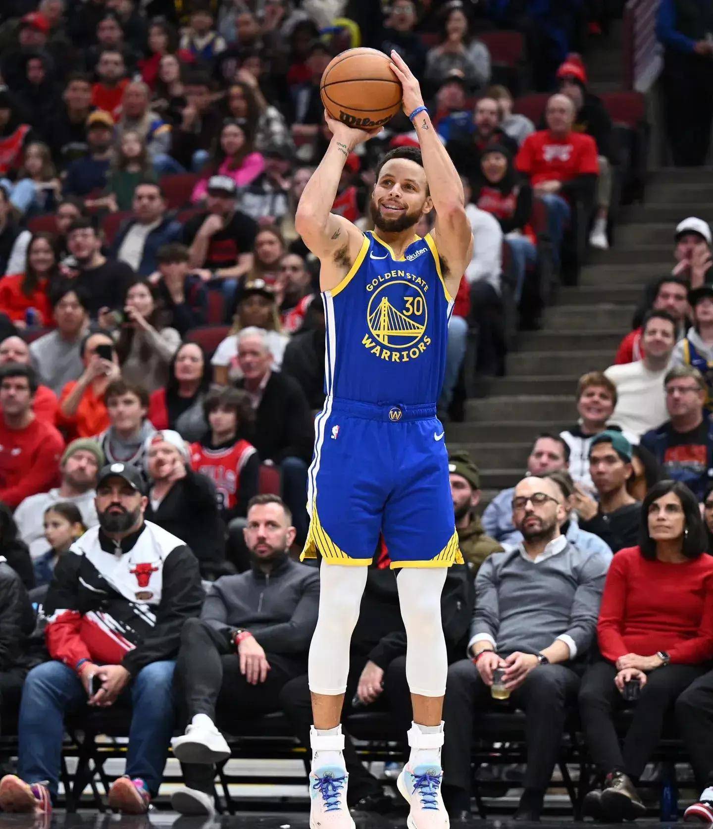 规赛激战正 规赛激战正